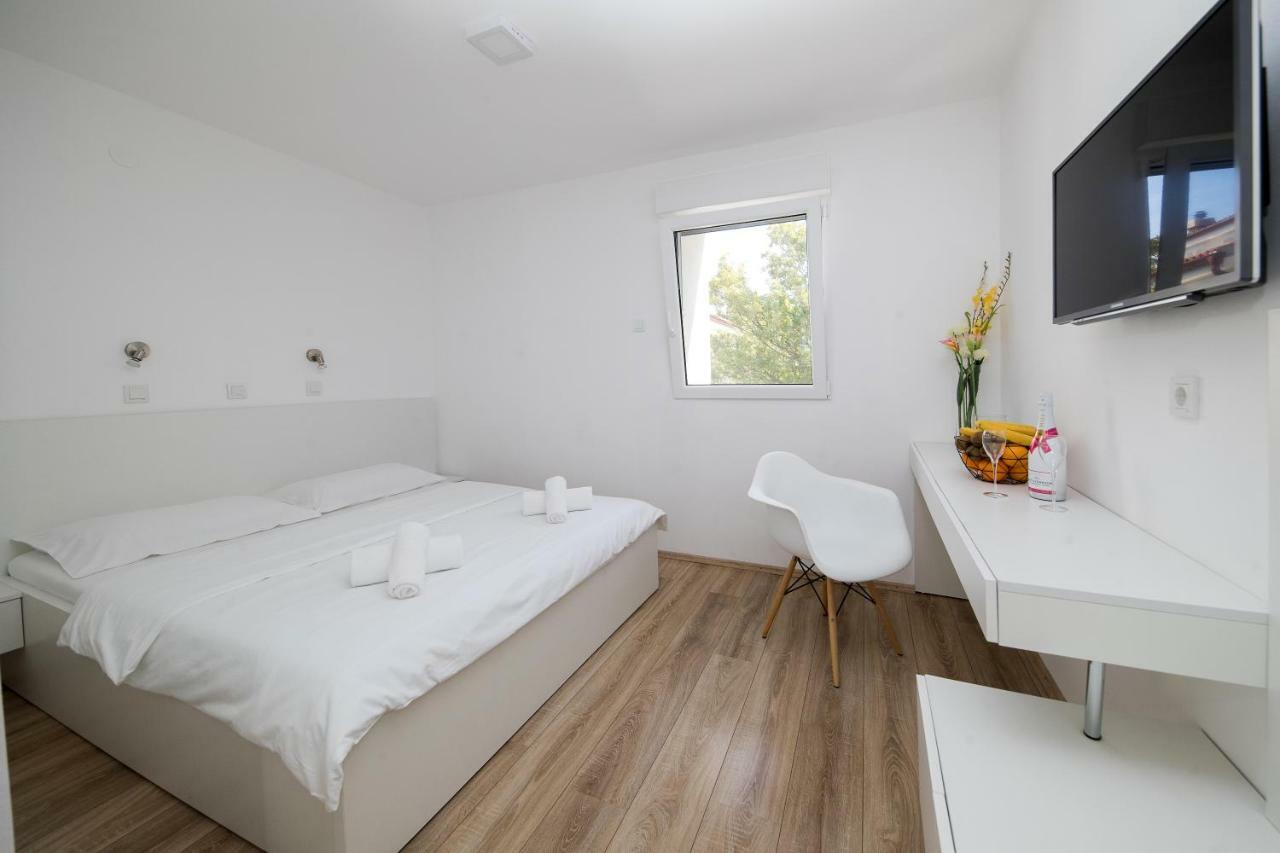 Rocky Beach Rooms Novi Vinodolski Ngoại thất bức ảnh
