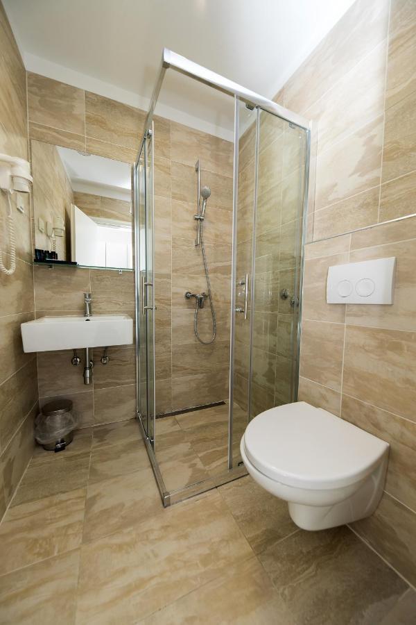 Rocky Beach Rooms Novi Vinodolski Ngoại thất bức ảnh